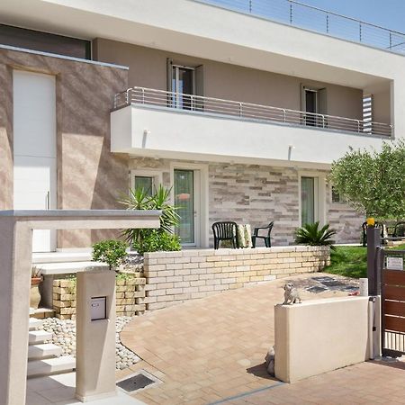 Villa Aurora-Holiday Home Apt 1 บาร์โดลิโน ภายนอก รูปภาพ