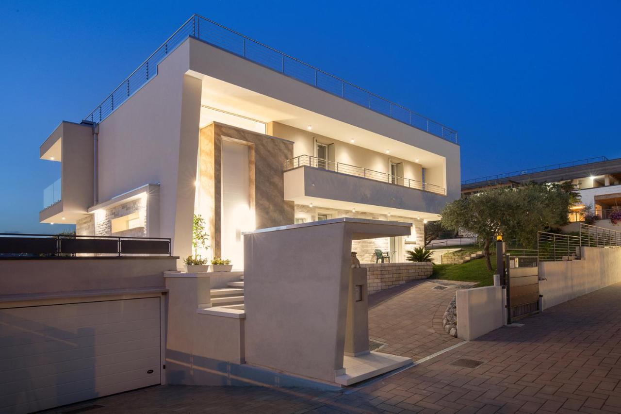 Villa Aurora-Holiday Home Apt 1 บาร์โดลิโน ภายนอก รูปภาพ
