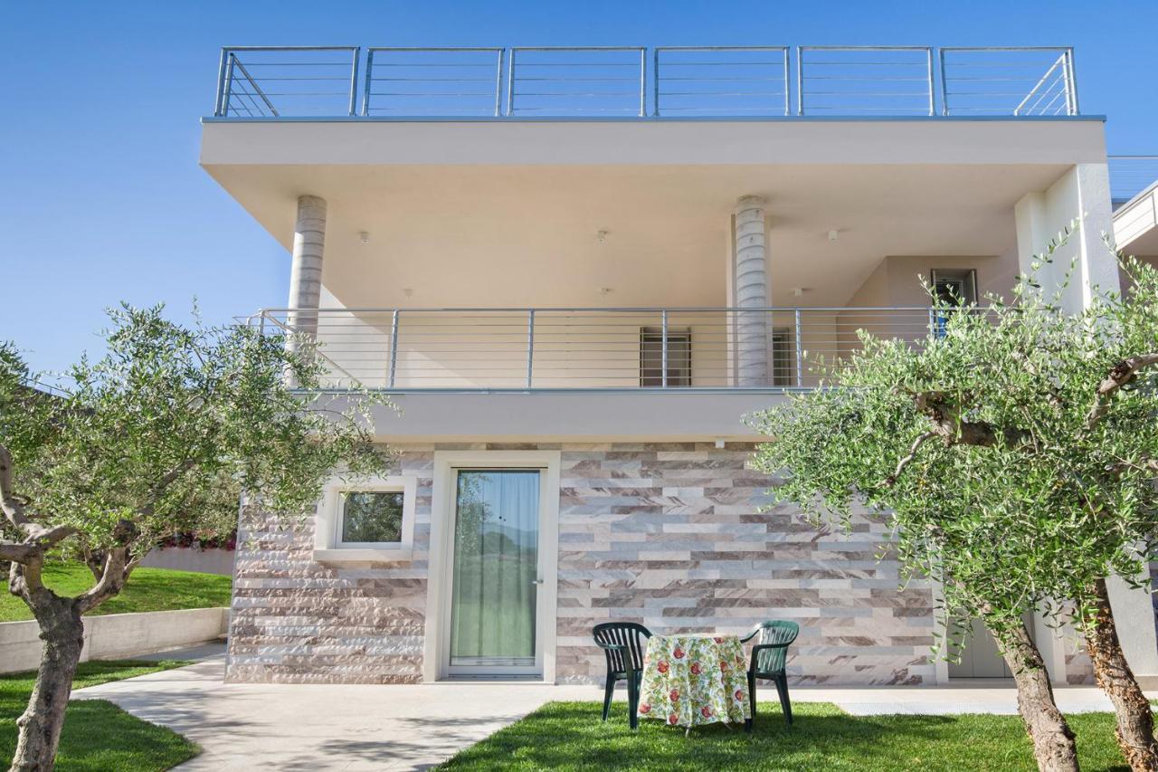 Villa Aurora-Holiday Home Apt 1 บาร์โดลิโน ภายนอก รูปภาพ